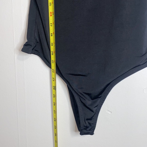 🐚The perfect Black bodysuit! - Picture 7 of 8